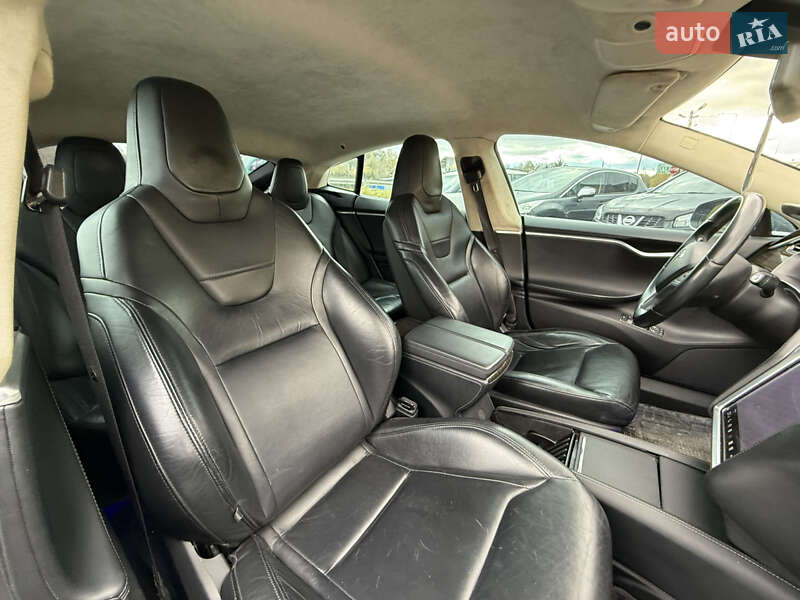 Ліфтбек Tesla Model S 2015 в Стрию