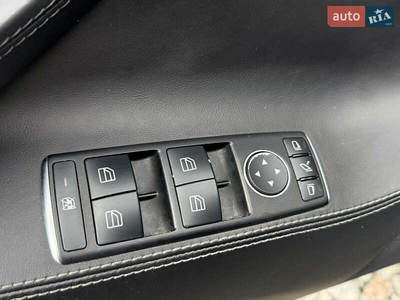 Ліфтбек Tesla Model S 2015 в Стрию