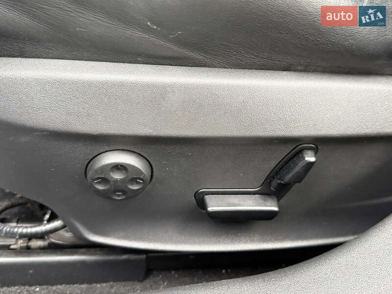 Ліфтбек Tesla Model S 2015 в Стрию