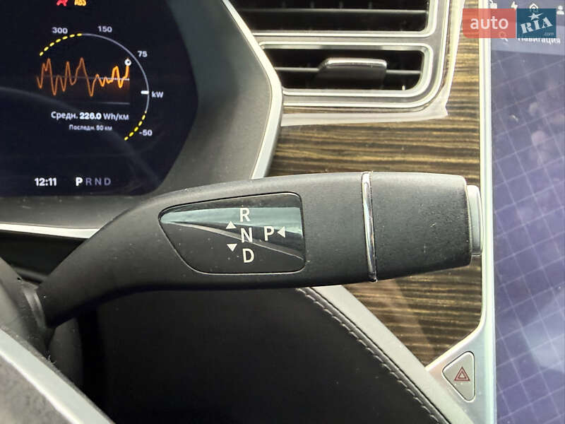 Ліфтбек Tesla Model S 2015 в Стрию