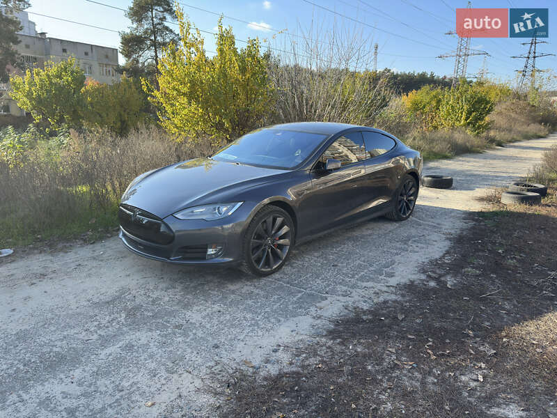 Лифтбек Tesla Model S 2014 в Вышгороде фото Лифтбек Tesla Model S 2014 в Вышгороде