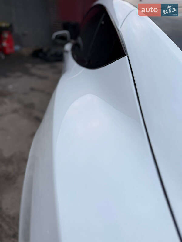 Лифтбек Tesla Model S 2022 в Киеве
