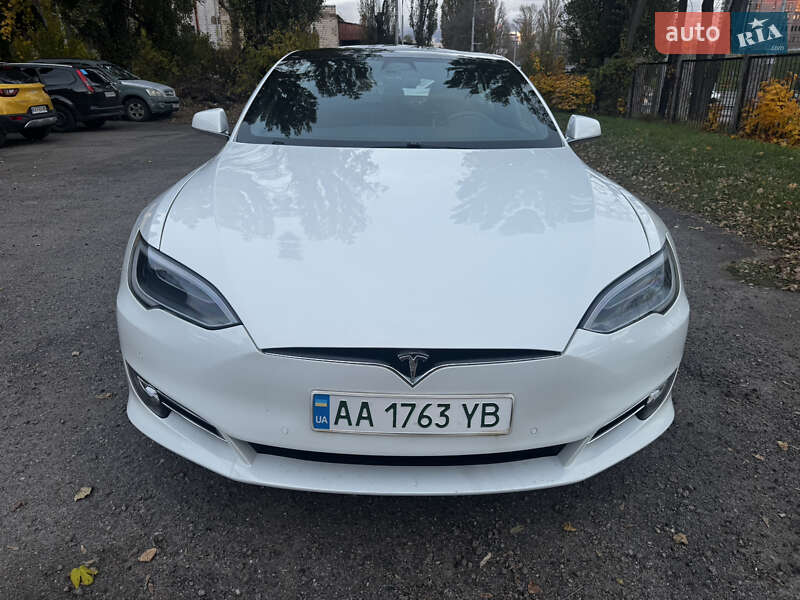 Лифтбек Tesla Model S 2017 в Киеве