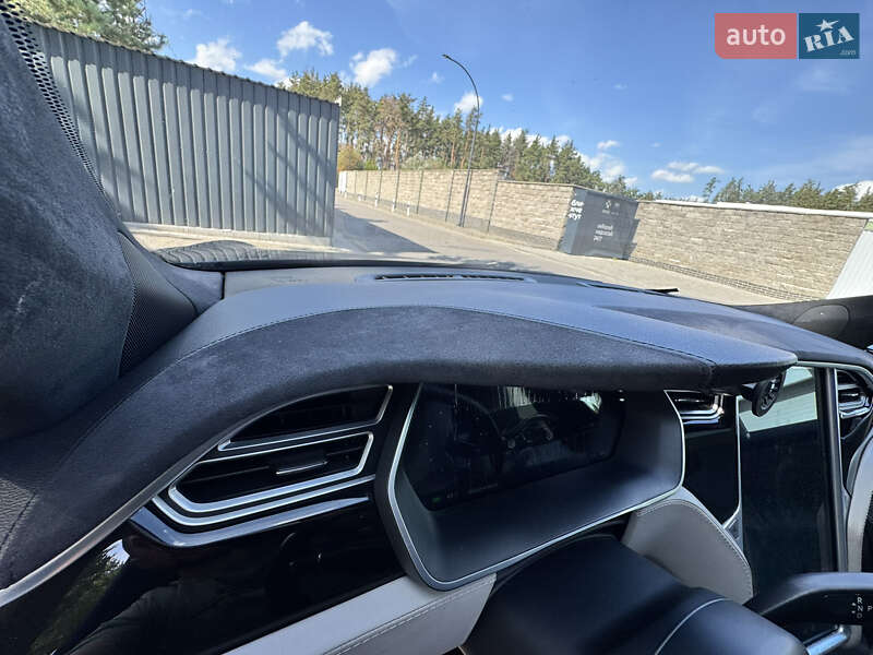 Ліфтбек Tesla Model S 2015 в Києві фото 19 Ліфтбек Tesla Model S 2015 в Києві