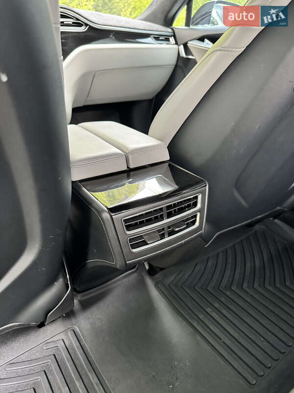 Ліфтбек Tesla Model S 2015 в Києві фото 24 Ліфтбек Tesla Model S 2015 в Києві