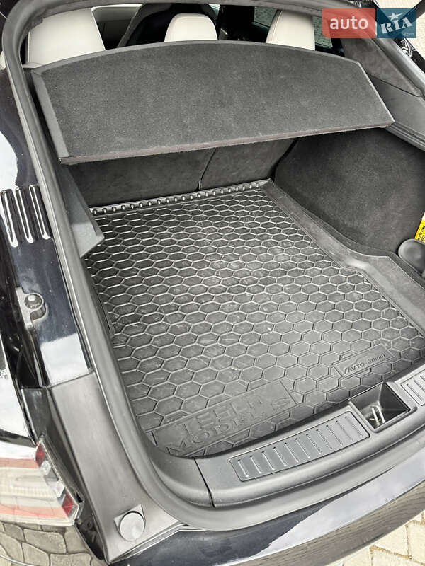 Ліфтбек Tesla Model S 2015 в Києві фото 37 Ліфтбек Tesla Model S 2015 в Києві