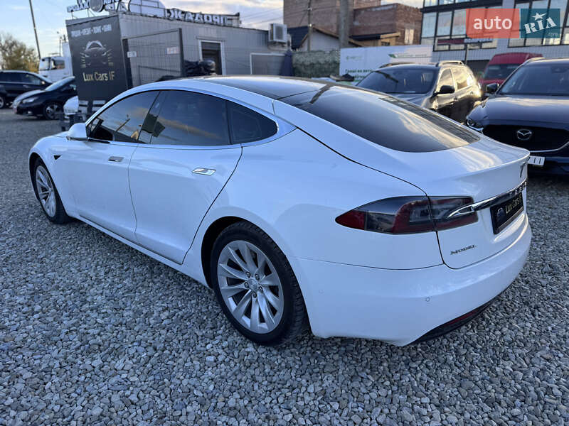 Ліфтбек Tesla Model S 2016 в Івано-Франківську
