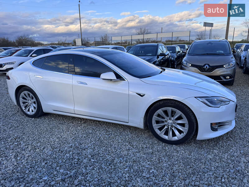 Ліфтбек Tesla Model S 2016 в Івано-Франківську