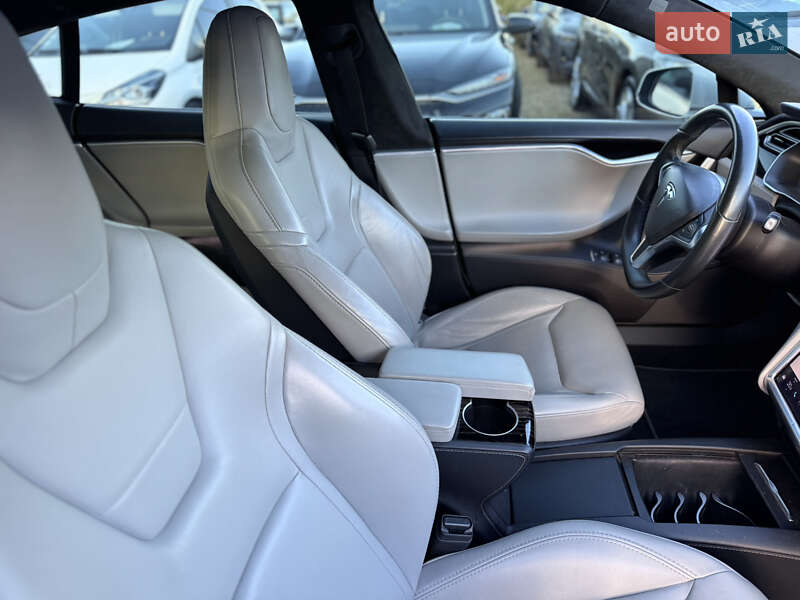 Ліфтбек Tesla Model S 2016 в Івано-Франківську