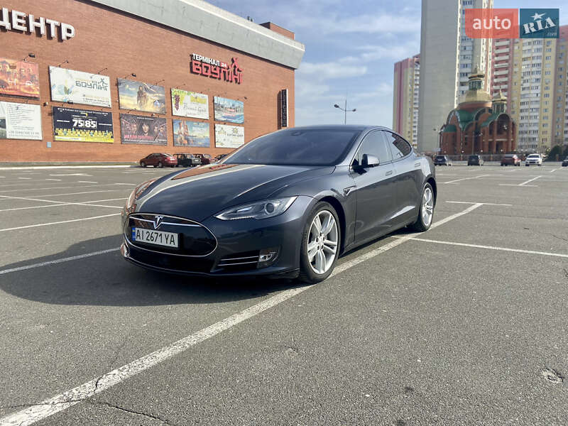 Tesla Model S 2015