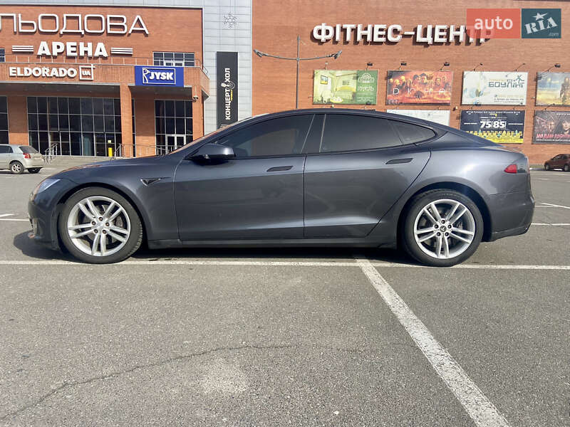 Лифтбек Tesla Model S 2015 в Броварах