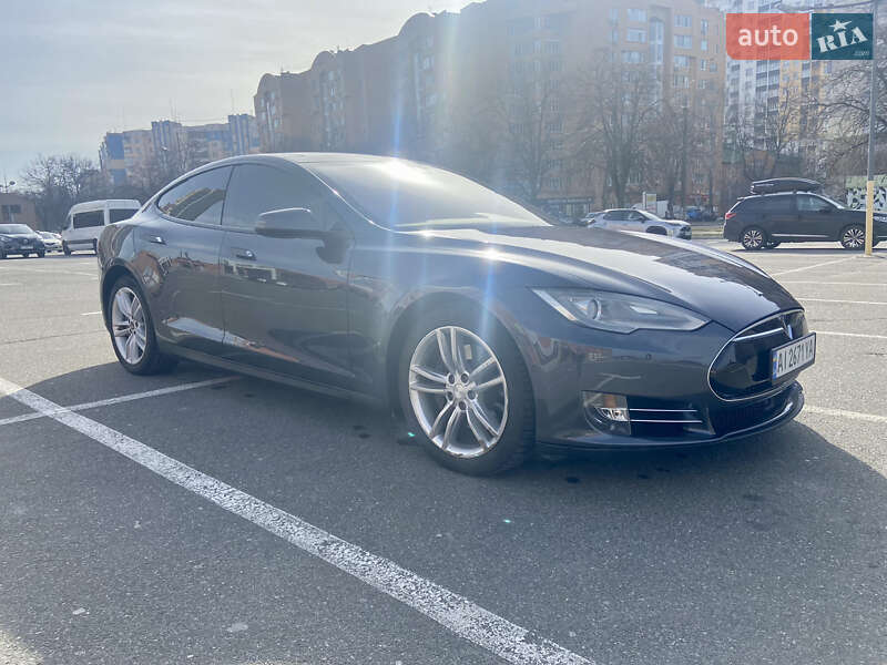 Лифтбек Tesla Model S 2015 в Броварах