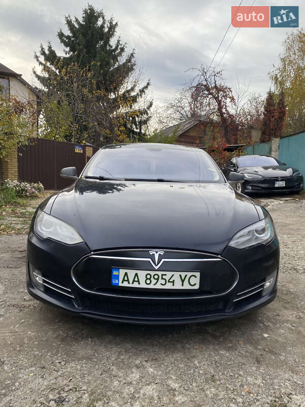 Tesla Model S 2014