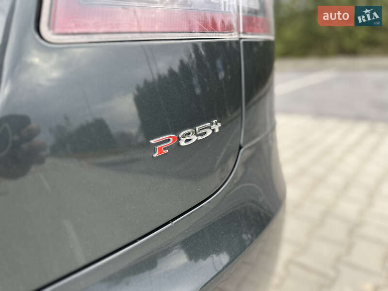 Лифтбек Tesla Model S 2014 в Львове