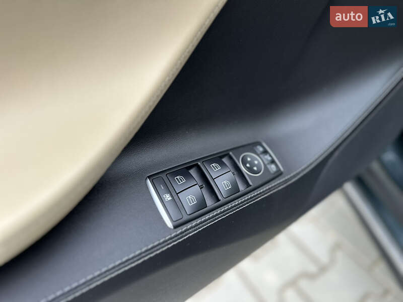 Лифтбек Tesla Model S 2014 в Львове