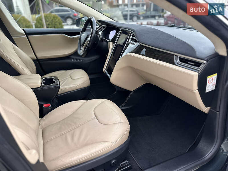 Лифтбек Tesla Model S 2014 в Львове