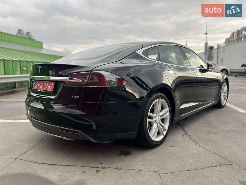 Ліфтбек Tesla Model S 2015 в Києві