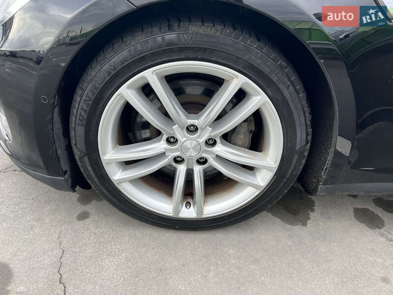 Ліфтбек Tesla Model S 2015 в Києві