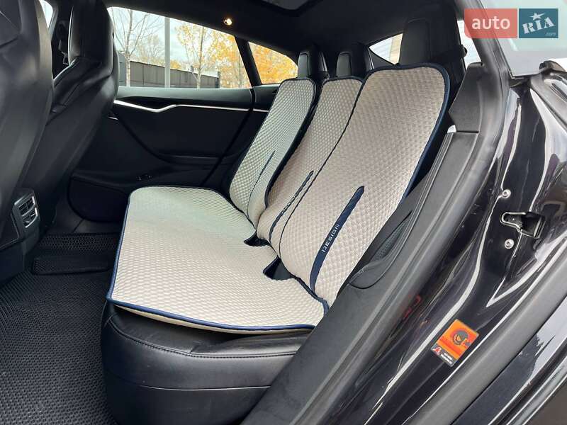 Ліфтбек Tesla Model S 2016 в Києві