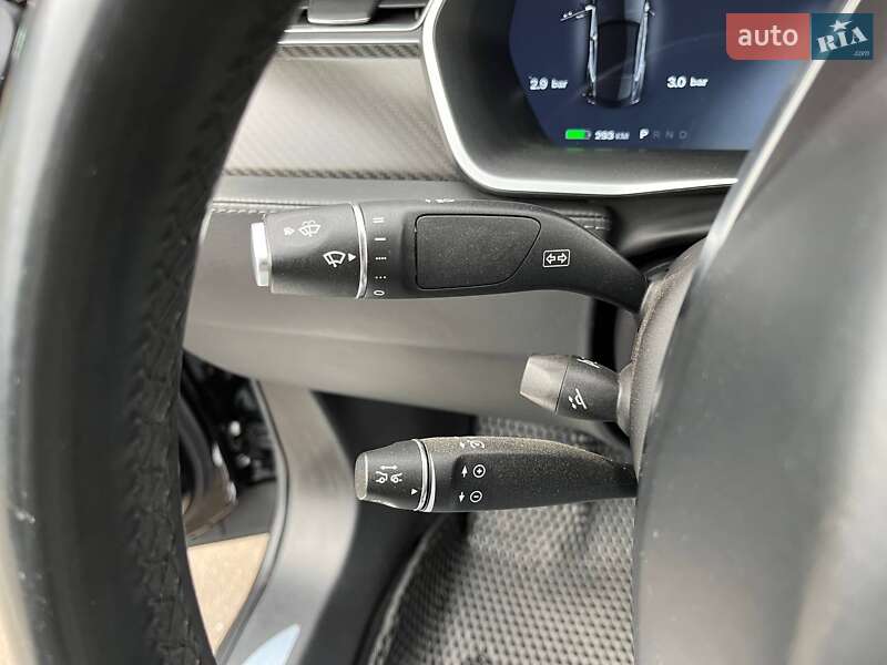 Ліфтбек Tesla Model S 2016 в Києві