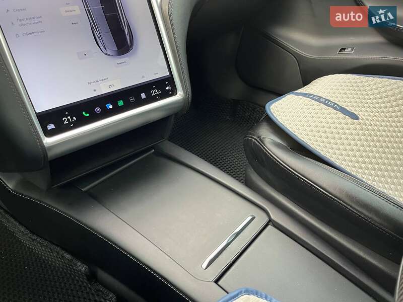 Ліфтбек Tesla Model S 2016 в Києві