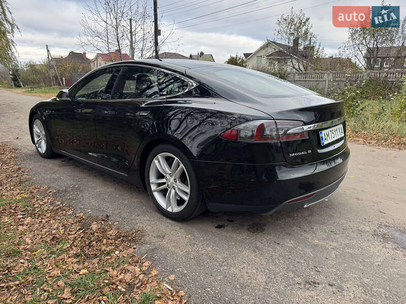 Лифтбек Tesla Model S 2015 в Житомире фото 7 Лифтбек Tesla Model S 2015 в Житомире