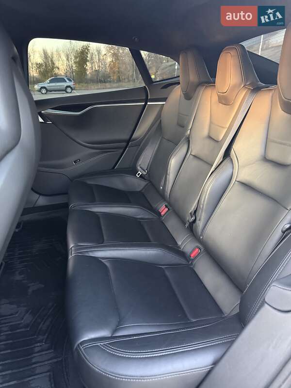 Ліфтбек Tesla Model S 2015 в Києві