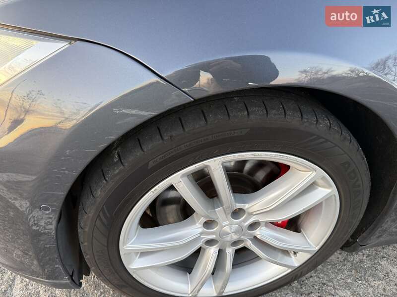 Ліфтбек Tesla Model S 2015 в Києві