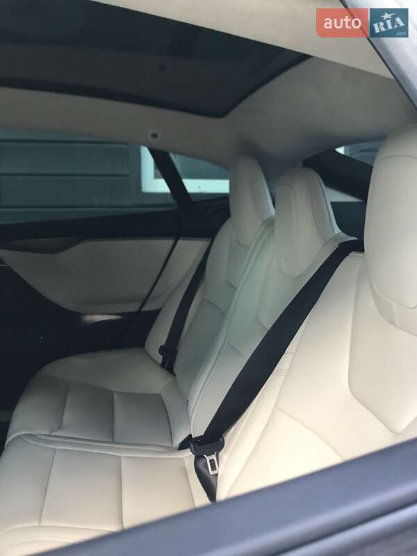 Ліфтбек Tesla Model S 2019 в Вінниці