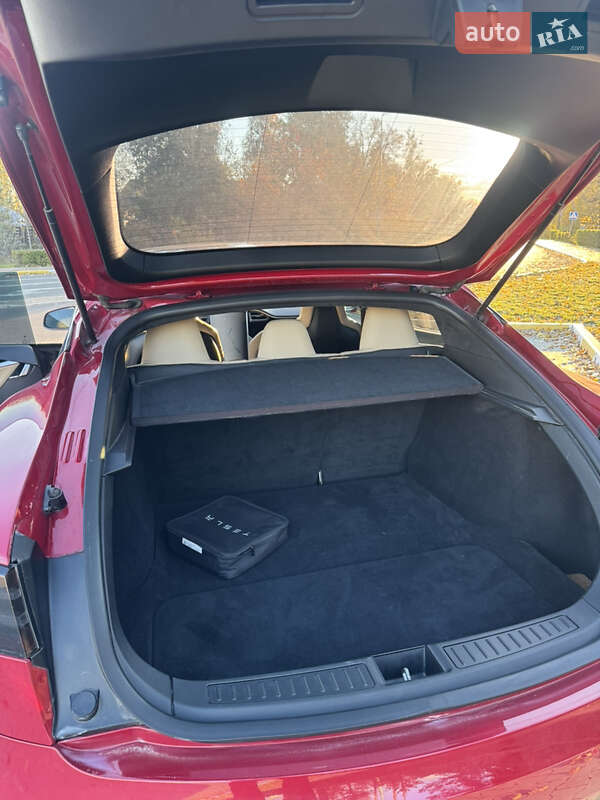 Ліфтбек Tesla Model S 2016 в Києві фото 20 Ліфтбек Tesla Model S 2016 в Києві