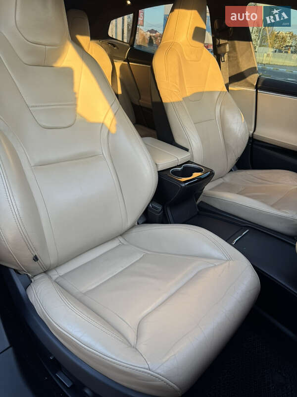 Ліфтбек Tesla Model S 2016 в Києві фото 34 Ліфтбек Tesla Model S 2016 в Києві