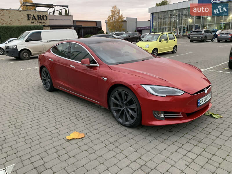 Лифтбек Tesla Model S 2018 в Черкассах