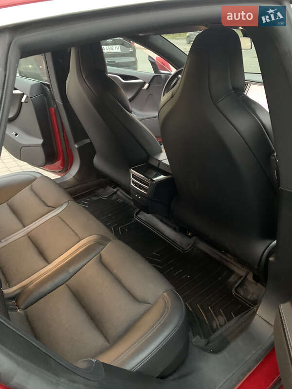 Лифтбек Tesla Model S 2018 в Черкассах