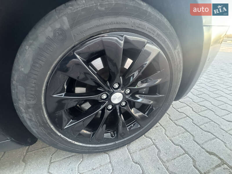 Лифтбек Tesla Model S 2018 в Коломые