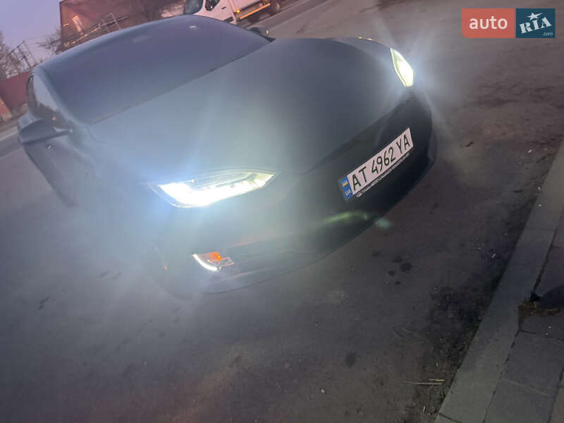 Лифтбек Tesla Model S 2018 в Коломые