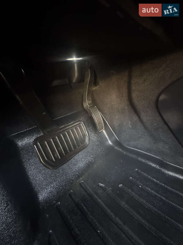 Лифтбек Tesla Model S 2018 в Коломые