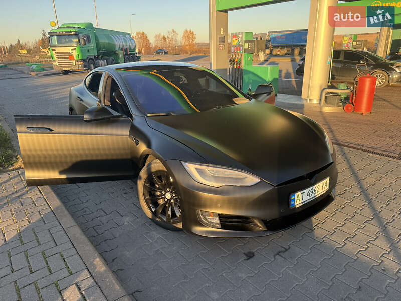 Лифтбек Tesla Model S 2018 в Коломые