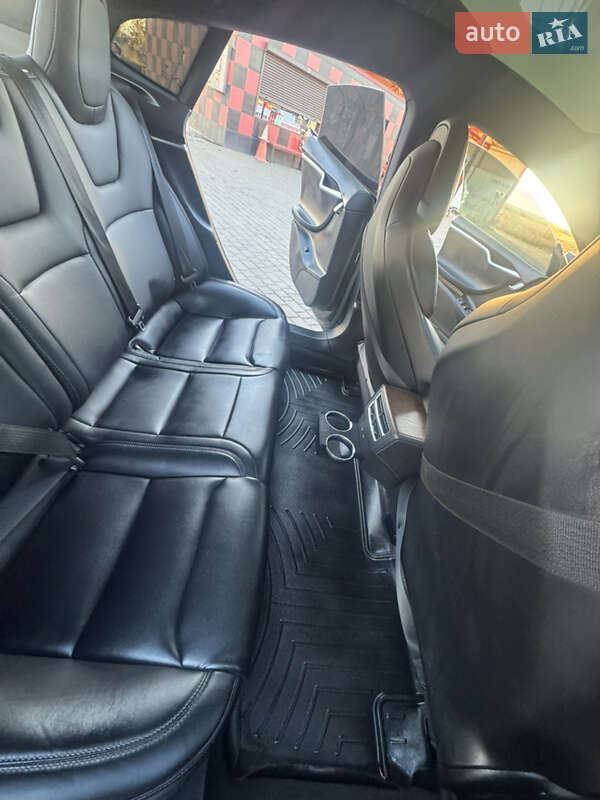 Лифтбек Tesla Model S 2018 в Коломые
