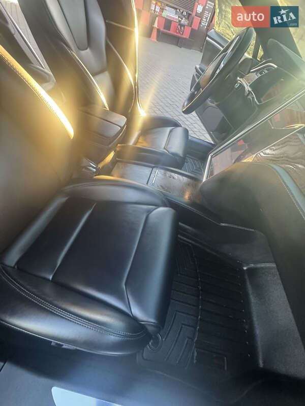 Лифтбек Tesla Model S 2018 в Коломые