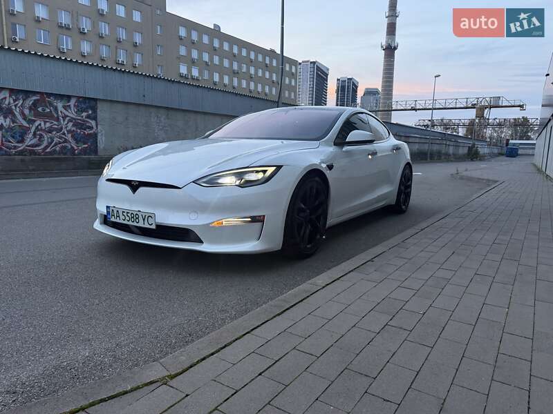 Tesla Model S 2021