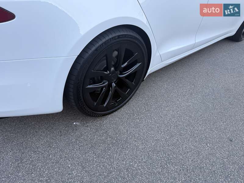 Лифтбек Tesla Model S 2021 в Киеве фото 15 Лифтбек Tesla Model S 2021 в Киеве