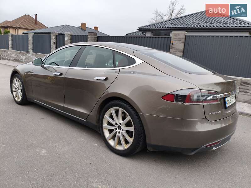 Лифтбек Tesla Model S 2015 в Житомире фото 12 Лифтбек Tesla Model S 2015 в Житомире