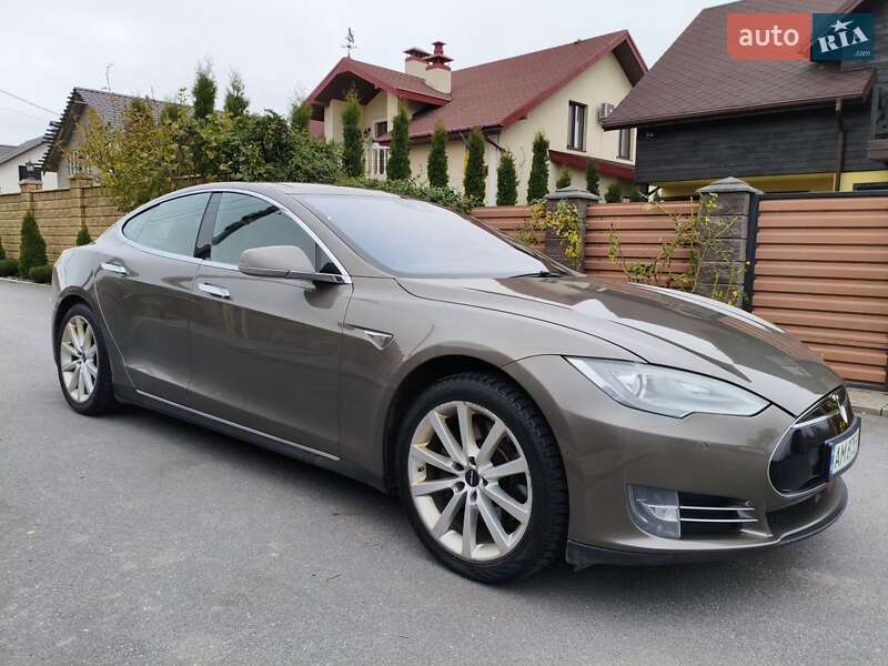Лифтбек Tesla Model S 2015 в Житомире фото 14 Лифтбек Tesla Model S 2015 в Житомире