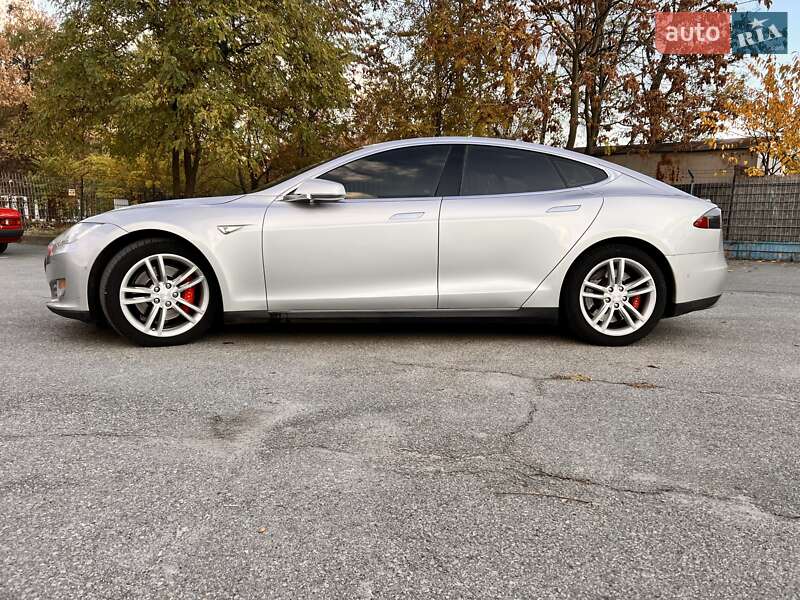 Ліфтбек Tesla Model S 2014 в Дніпрі фото 4 Ліфтбек Tesla Model S 2014 в Дніпрі
