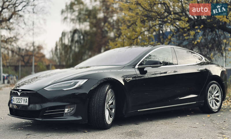 Ліфтбек Tesla Model S 2016 в Києві