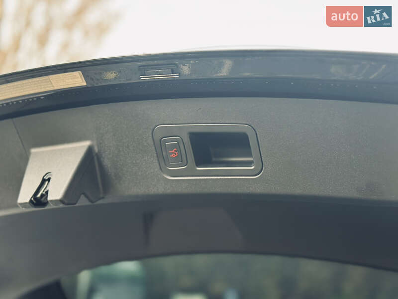 Ліфтбек Tesla Model S 2016 в Києві