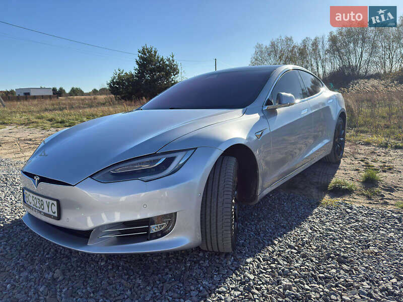 Ліфтбек Tesla Model S 2017 в Львові