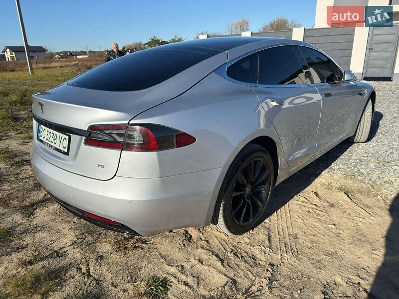 Ліфтбек Tesla Model S 2017 в Львові