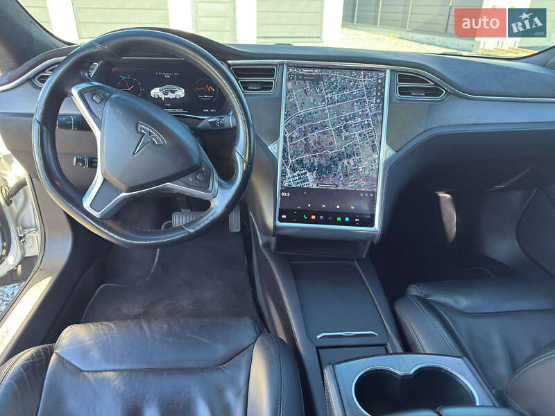 Ліфтбек Tesla Model S 2017 в Львові