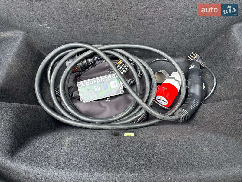 Лифтбек Tesla Model S 2016 в Одессе